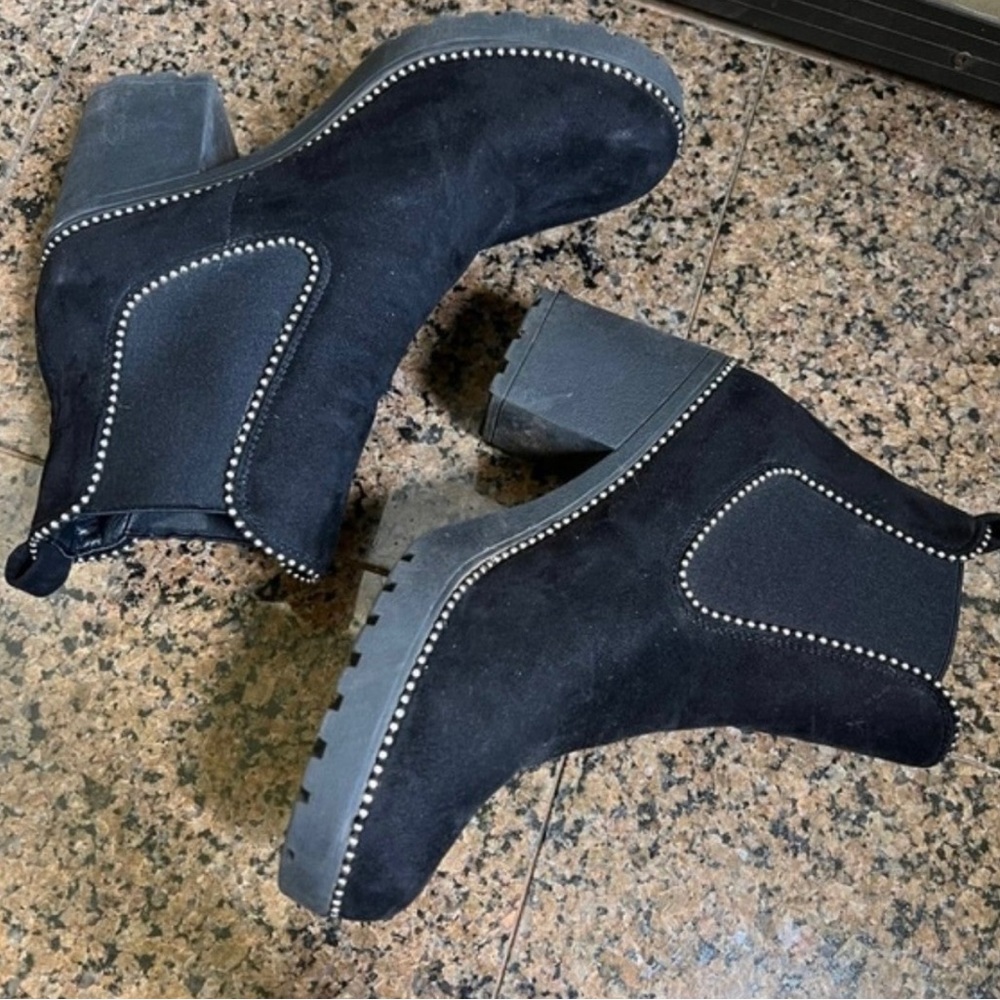 boots - Picture 2 of 3